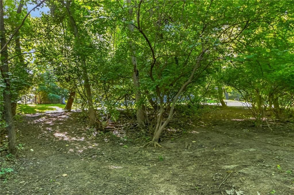 Photo 12 of 33 - 4625 N Bennington Avenue, Kansas City, MO 64117