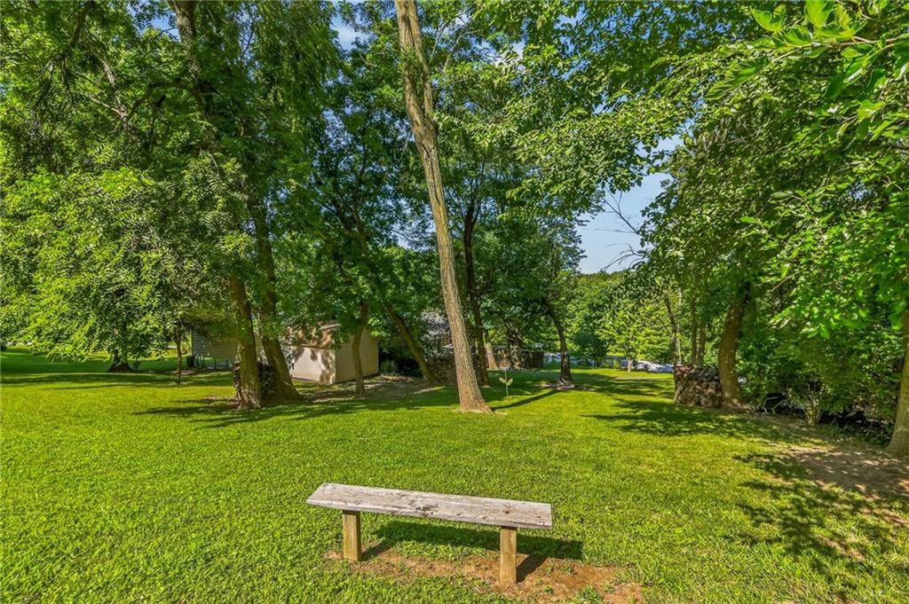 Photo 13 of 33 - 4625 N Bennington Avenue, Kansas City, MO 64117