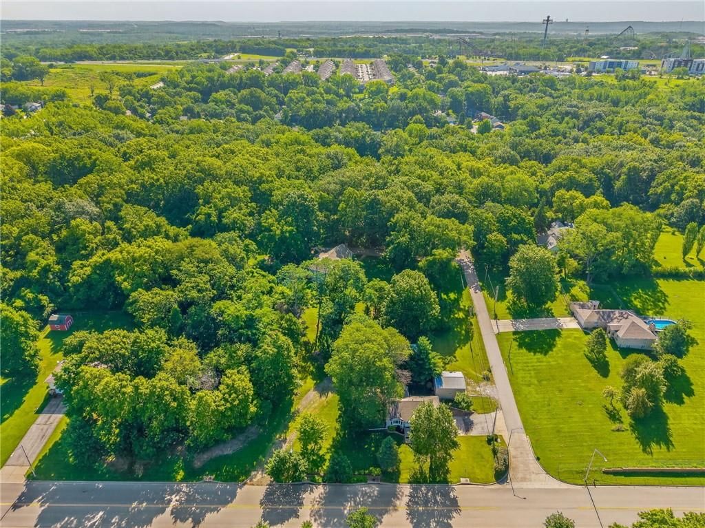 Photo 17 of 33 - 4625 N Bennington Avenue, Kansas City, MO 64117
