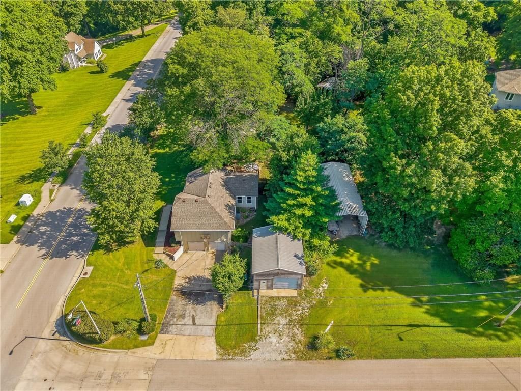 Photo 19 of 33 - 4625 N Bennington Avenue, Kansas City, MO 64117