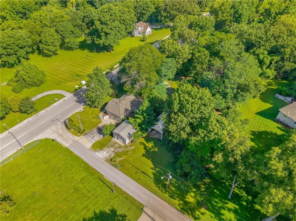 Photo 20 of 33 - 4625 N Bennington Avenue, Kansas City, MO 64117