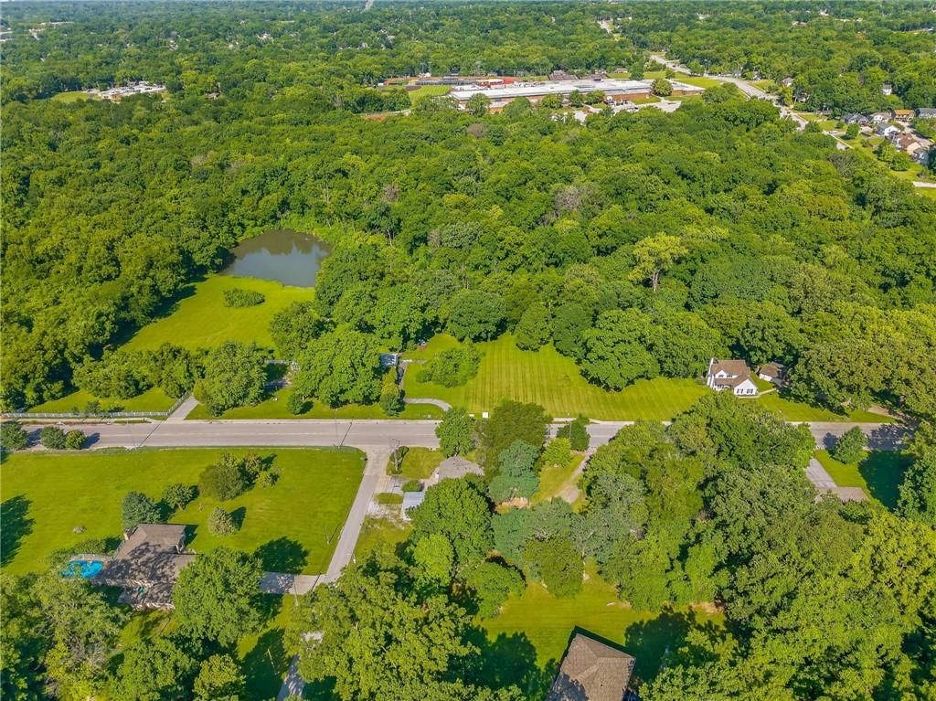 Photo 21 of 33 - 4625 N Bennington Avenue, Kansas City, MO 64117