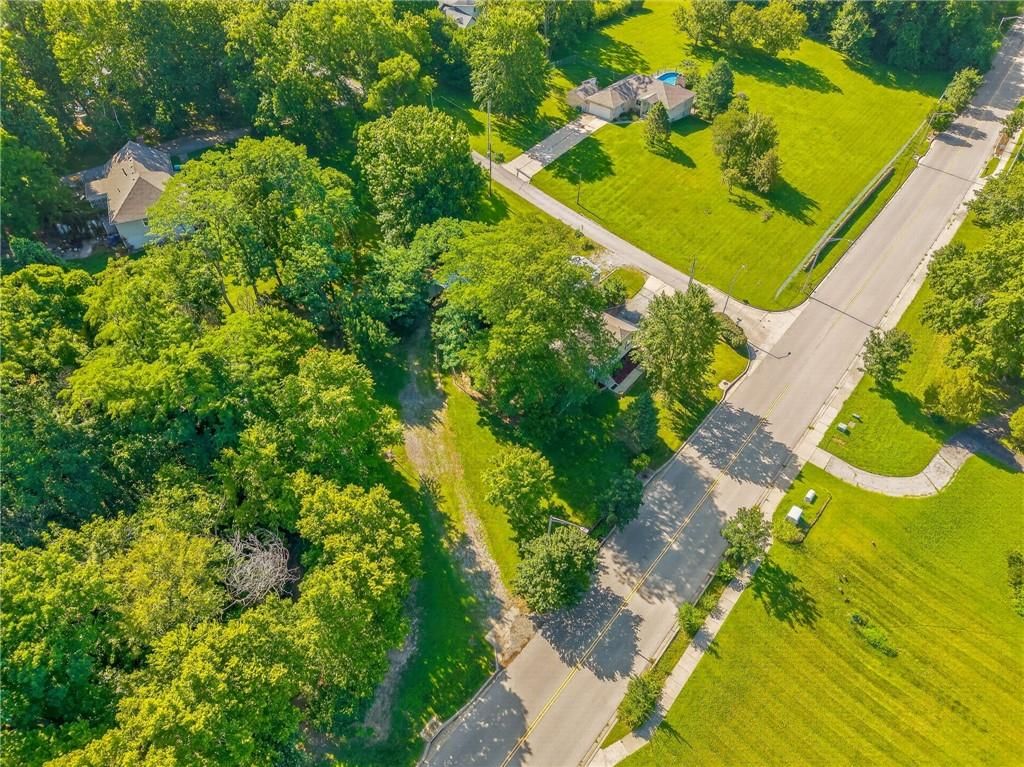 Photo 22 of 33 - 4625 N Bennington Avenue, Kansas City, MO 64117