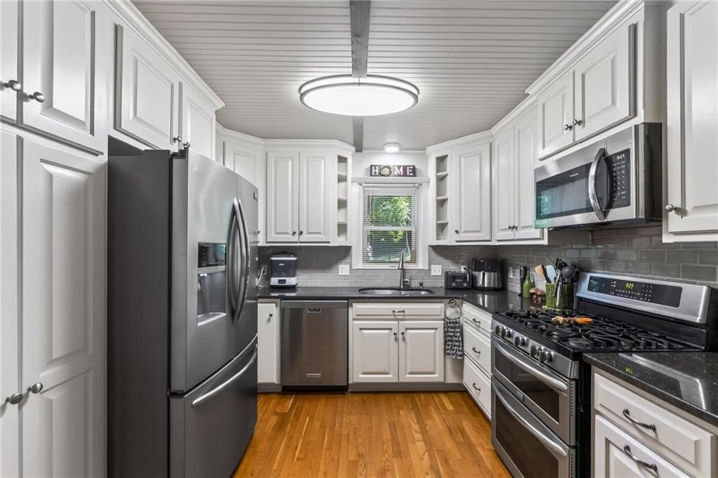Photo 31 of 33 - 4625 N Bennington Avenue, Kansas City, MO 64117