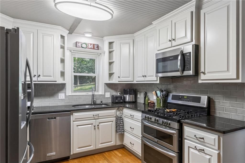 Photo 32 of 33 - 4625 N Bennington Avenue, Kansas City, MO 64117