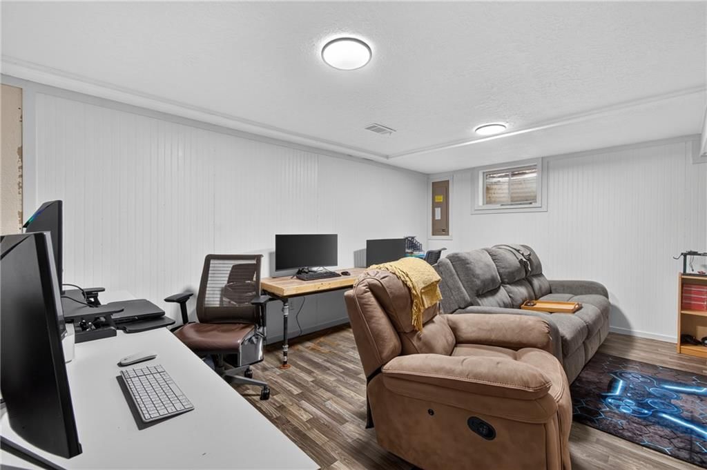 7823 Woodson Road — photo 30