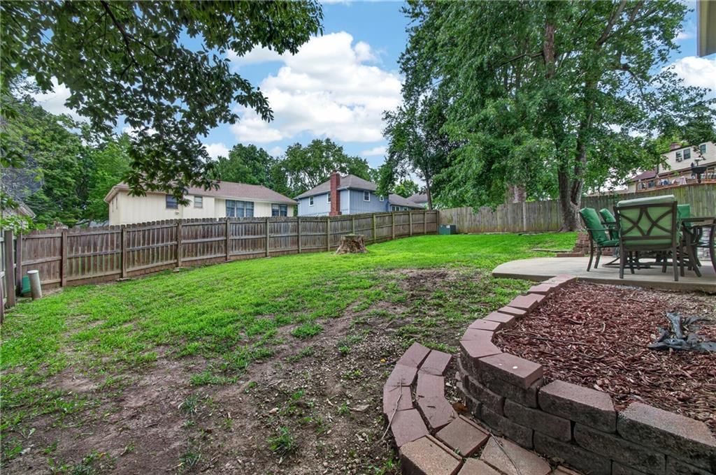 7823 Woodson Road — photo 32