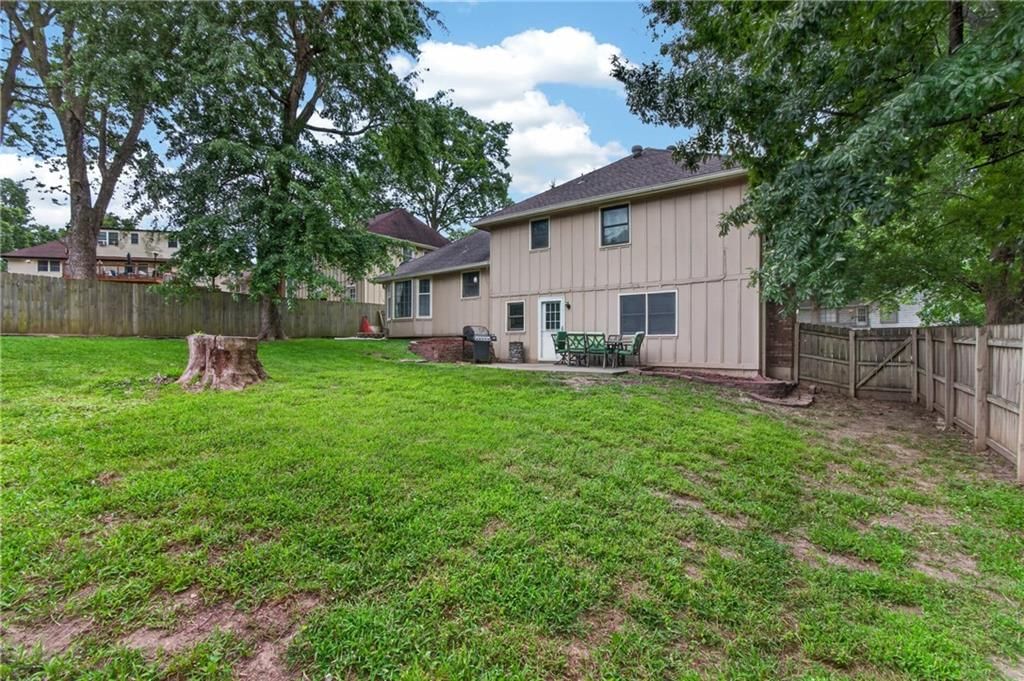 7823 Woodson Road — photo 33