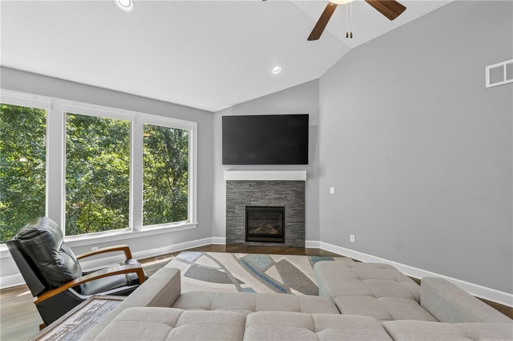 6229 N Green Hills Lane — photo 11