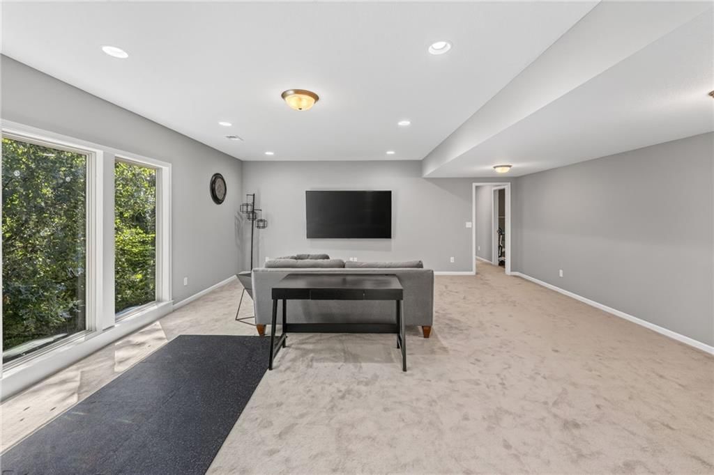 6229 N Green Hills Lane — photo 31