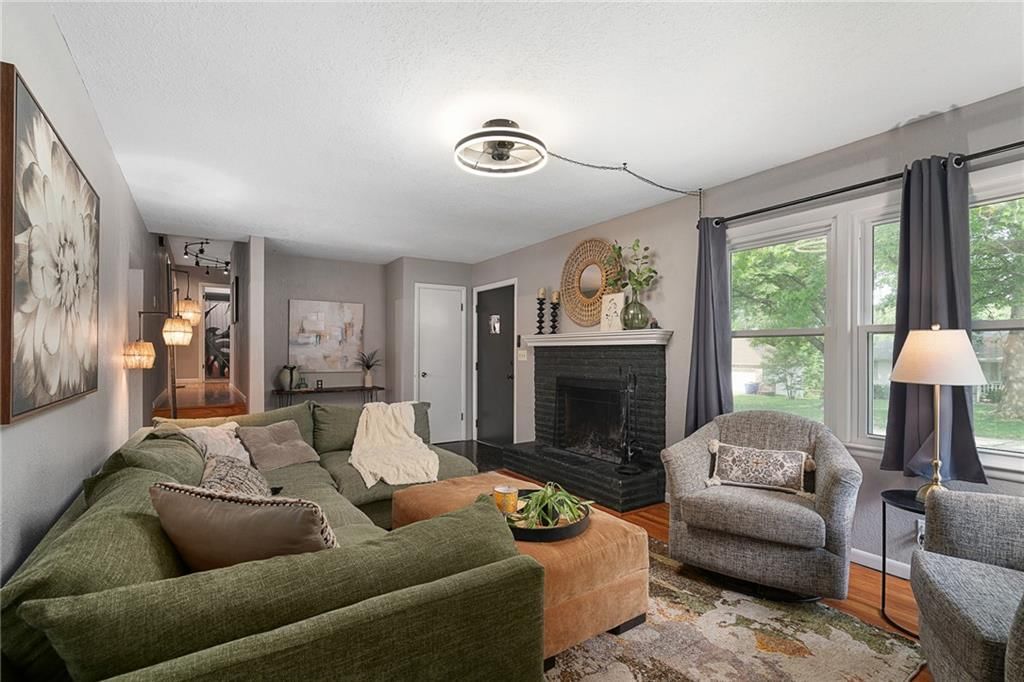 Photo 5 of 29 - 7817 Arlington Avenue, Raytown, MO 64138