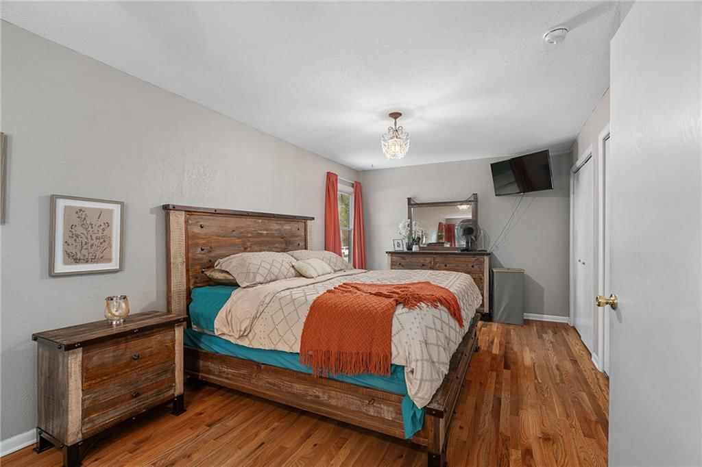 Photo 11 of 29 - 7817 Arlington Avenue, Raytown, MO 64138
