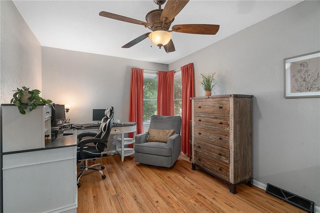 Photo 12 of 29 - 7817 Arlington Avenue, Raytown, MO 64138