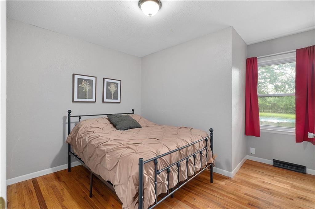 Photo 14 of 29 - 7817 Arlington Avenue, Raytown, MO 64138
