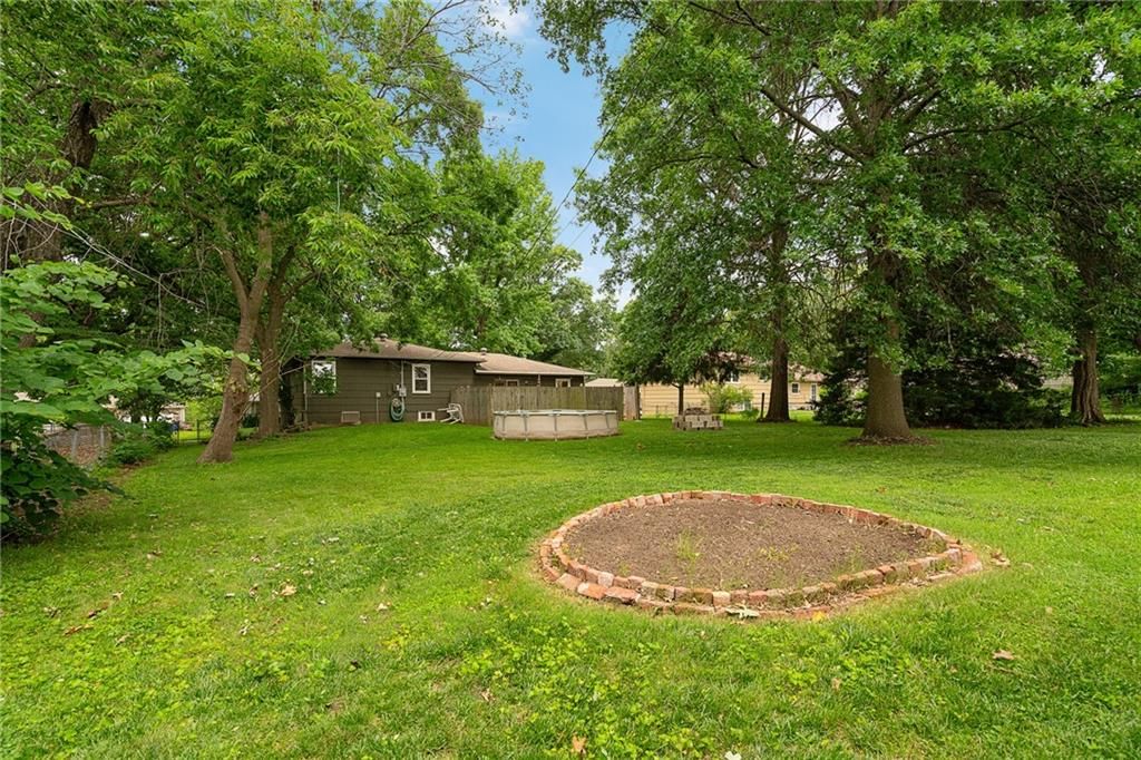 Photo 22 of 29 - 7817 Arlington Avenue, Raytown, MO 64138