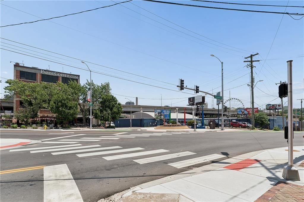 807 & 809 Avenida Cesar Chavez — photo 21
