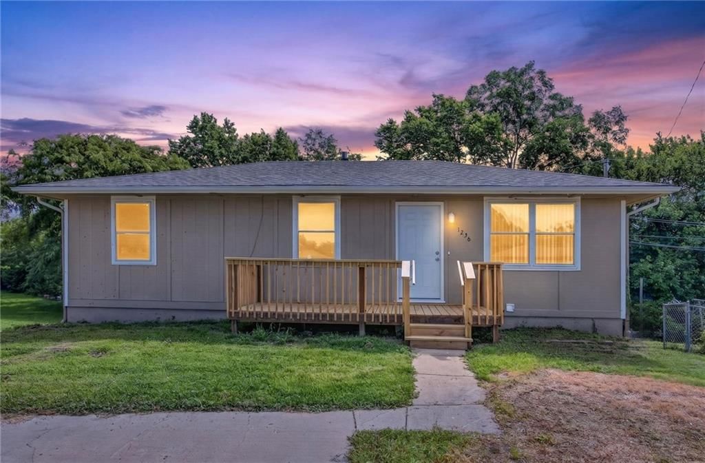 1226 W 3rd Street, Edgerton, KS