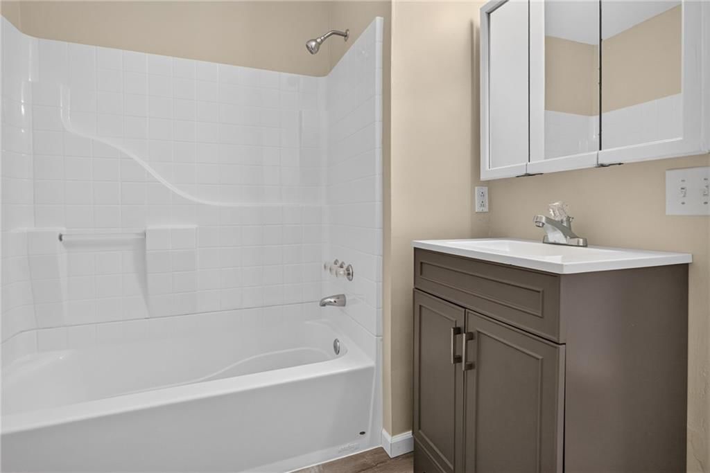 1226 W 3rd Street — photo 18
