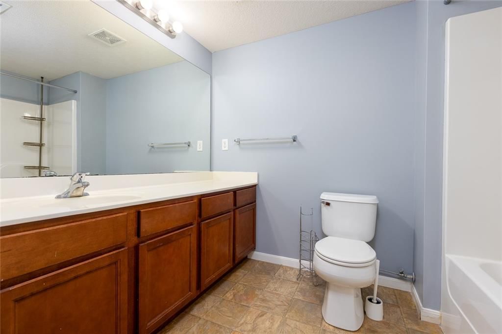 8111 N LAWNDALE Avenue — photo 11
