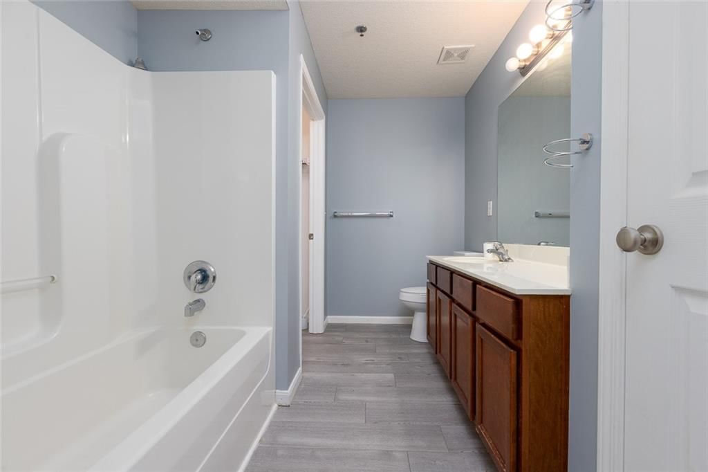 8111 N LAWNDALE Avenue — photo 17