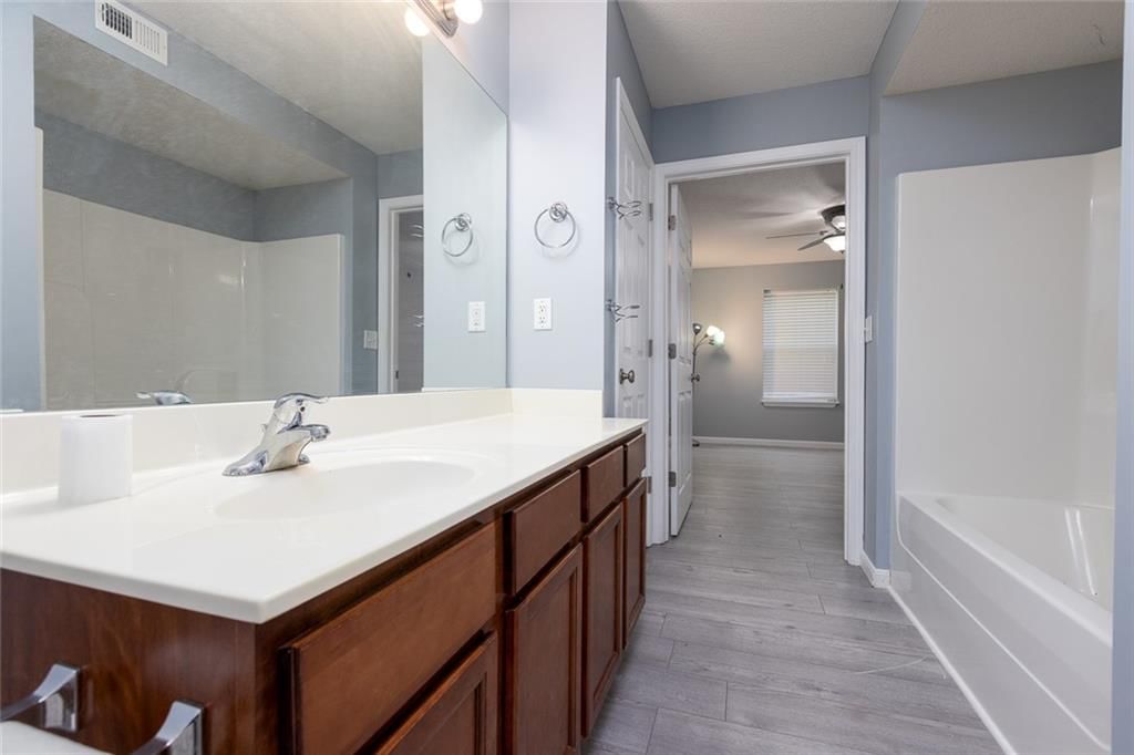 8111 N LAWNDALE Avenue — photo 19