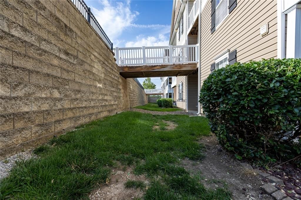 8111 N LAWNDALE Avenue — photo 23