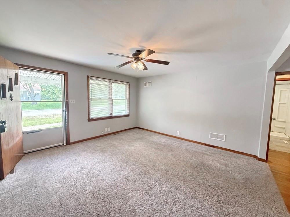 406 N Jackson Street — photo 6