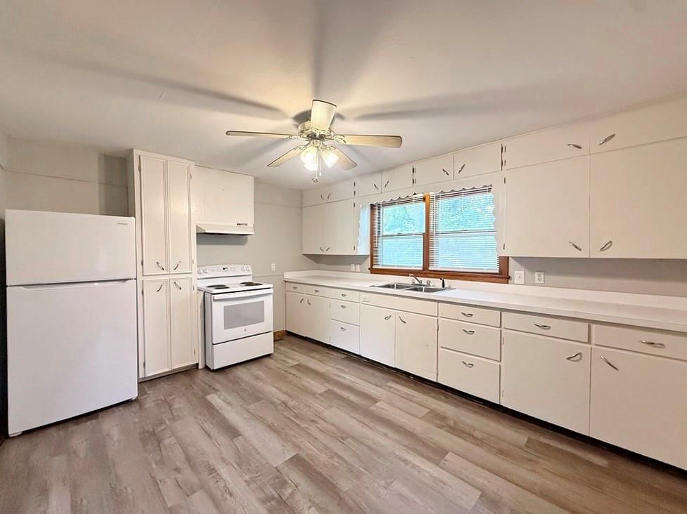 406 N Jackson Street — photo 8