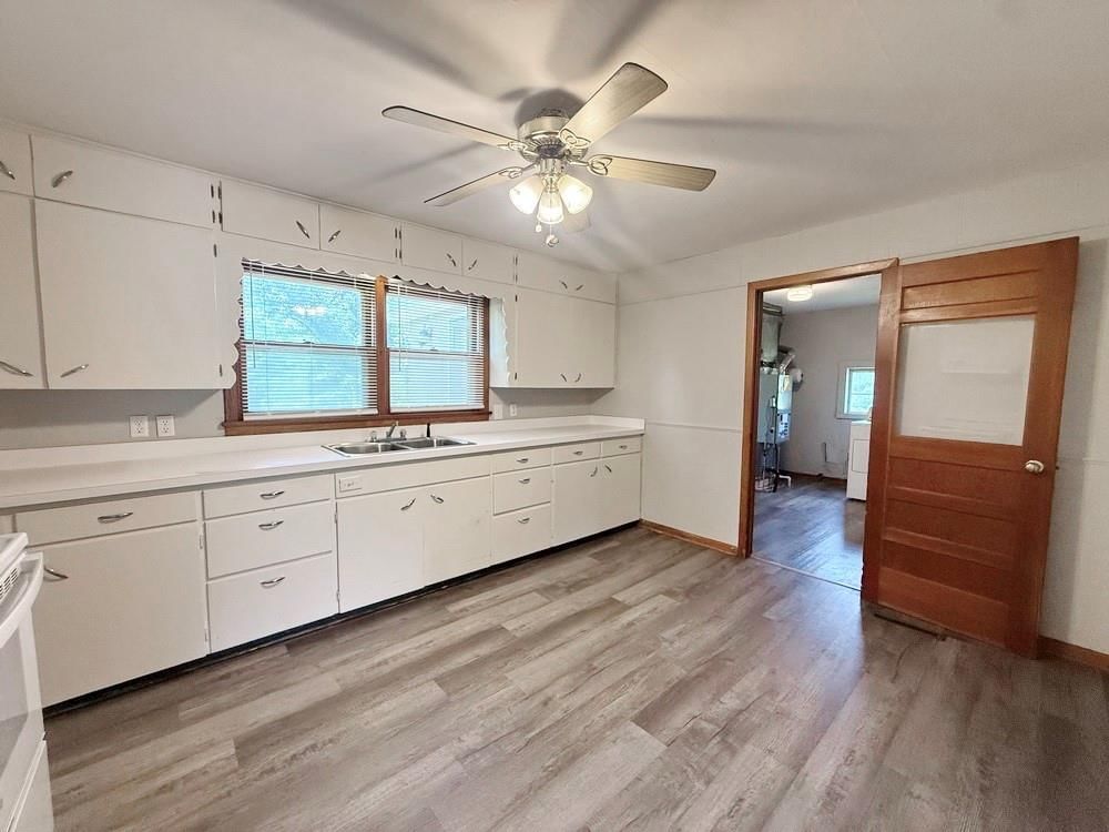 406 N Jackson Street — photo 9