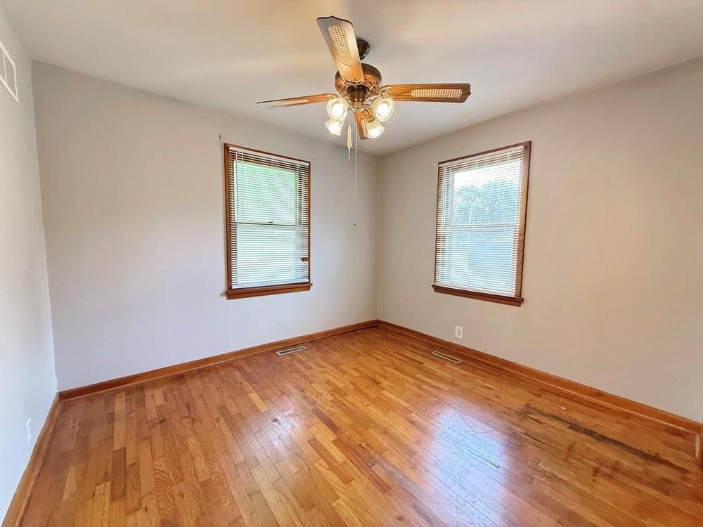 406 N Jackson Street — photo 13