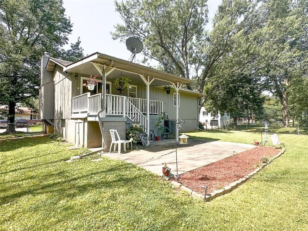 901 E Willow Street — photo 2