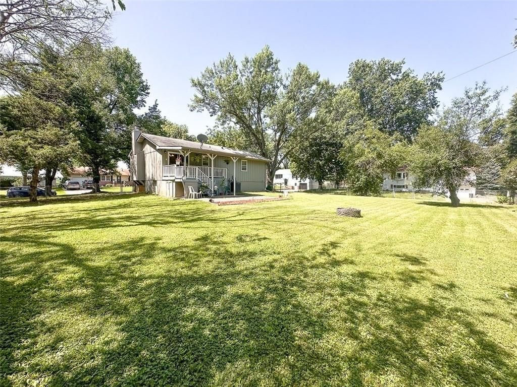 901 E Willow Street — photo 42