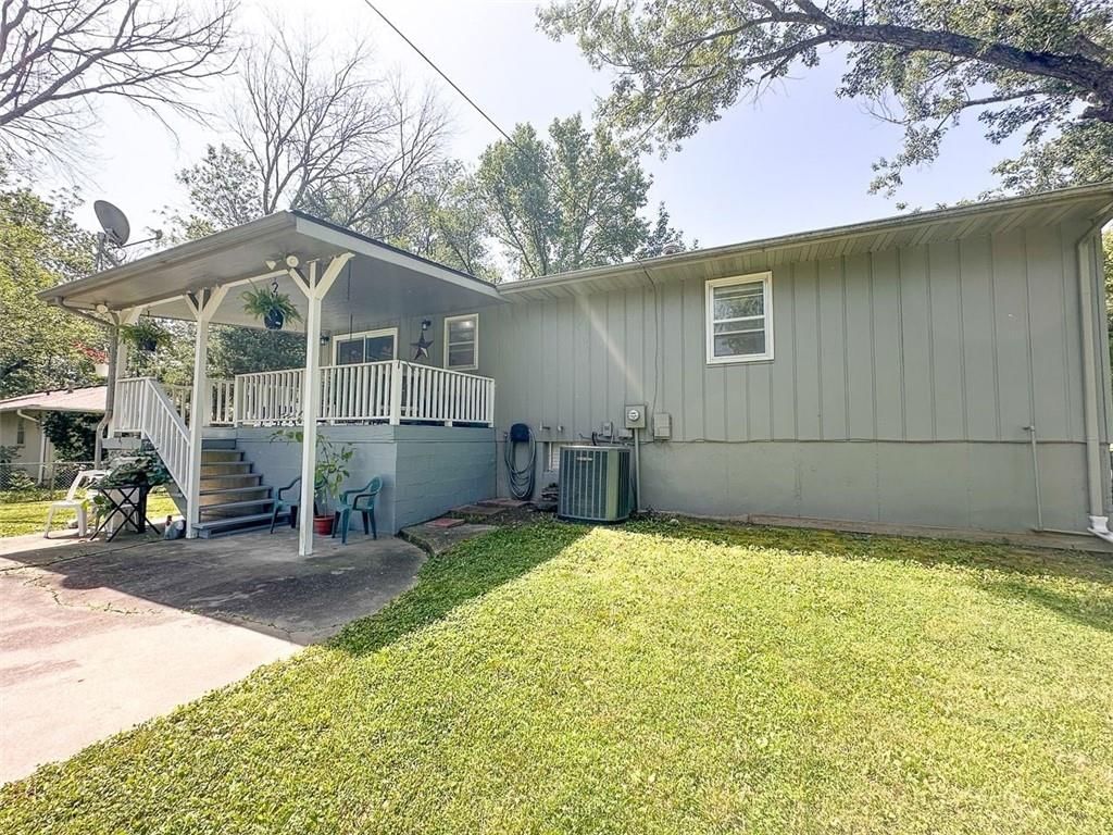 901 E Willow Street — photo 43
