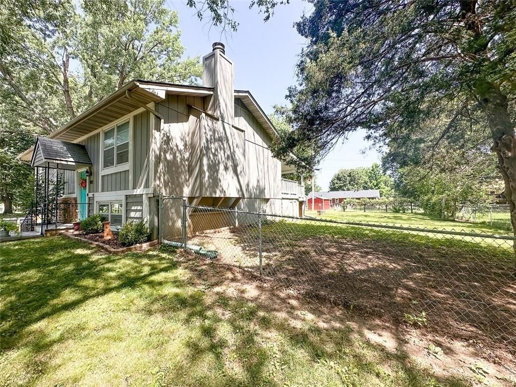 901 E Willow Street — photo 44
