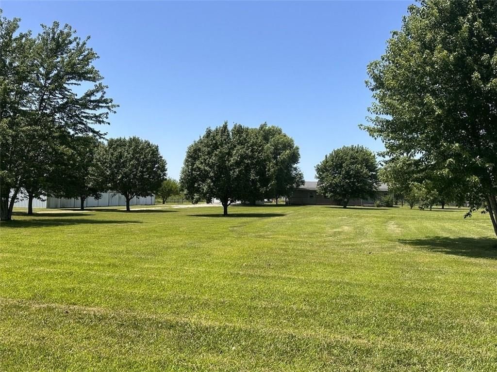 120 NW W Highway — photo 10