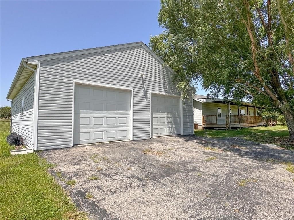120 NW W Highway — photo 36