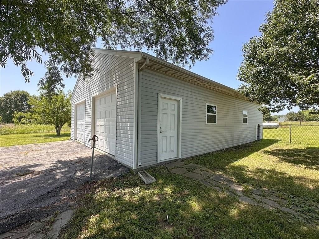 120 NW W Highway — photo 37