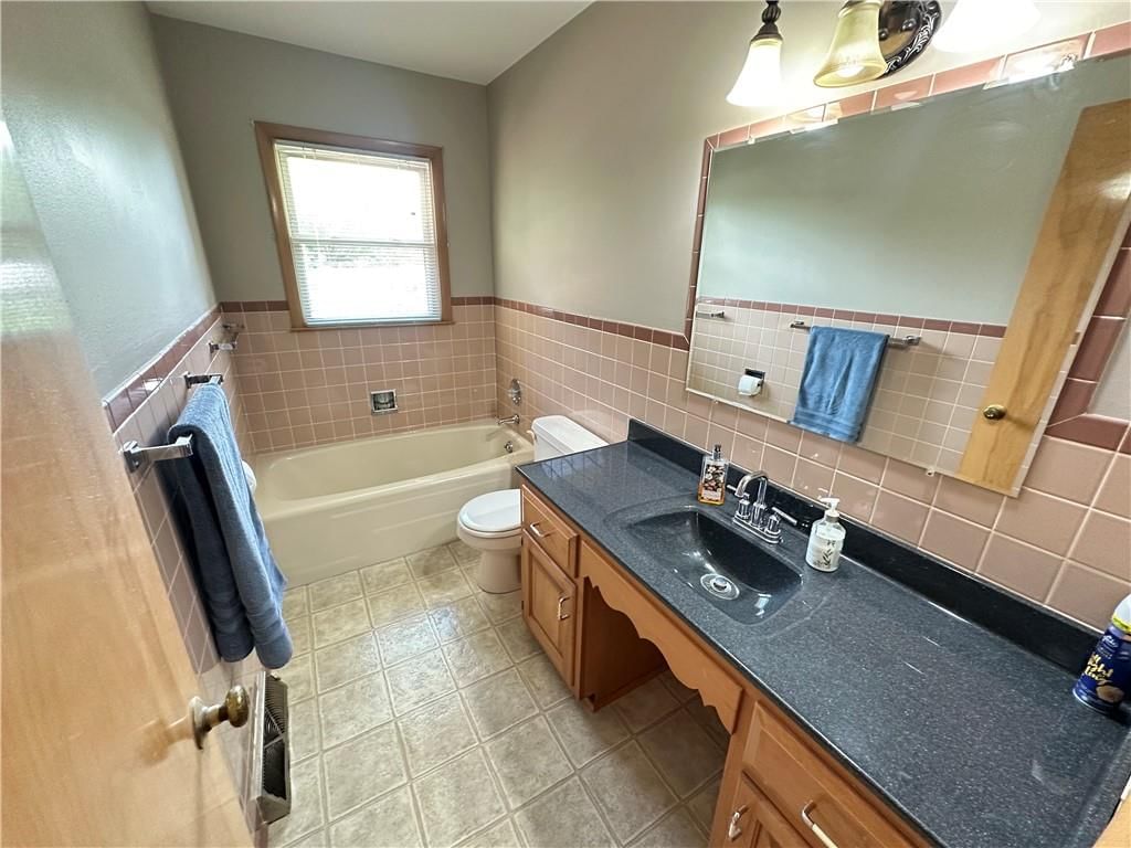 2215 S 28th Street S — photo 11