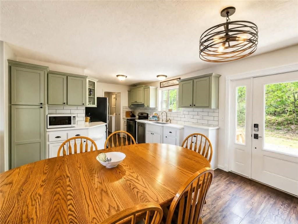 594 Redbud Ln — photo 5