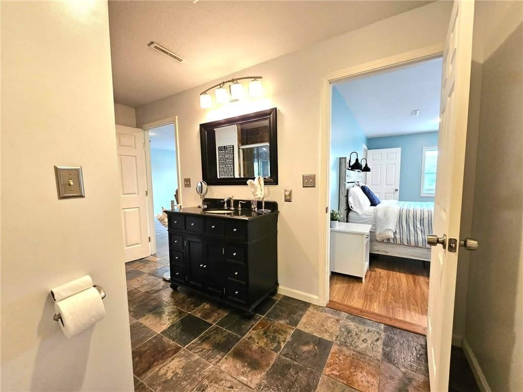 594 Redbud Ln — photo 25