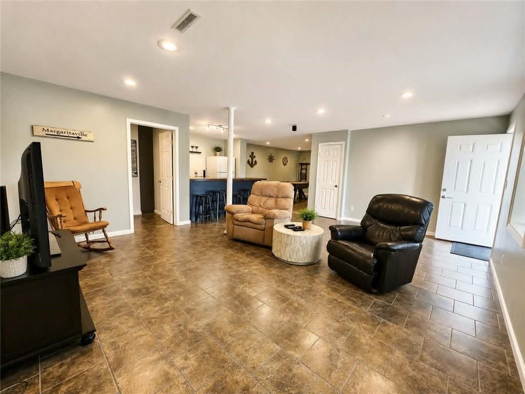 594 Redbud Ln — photo 37