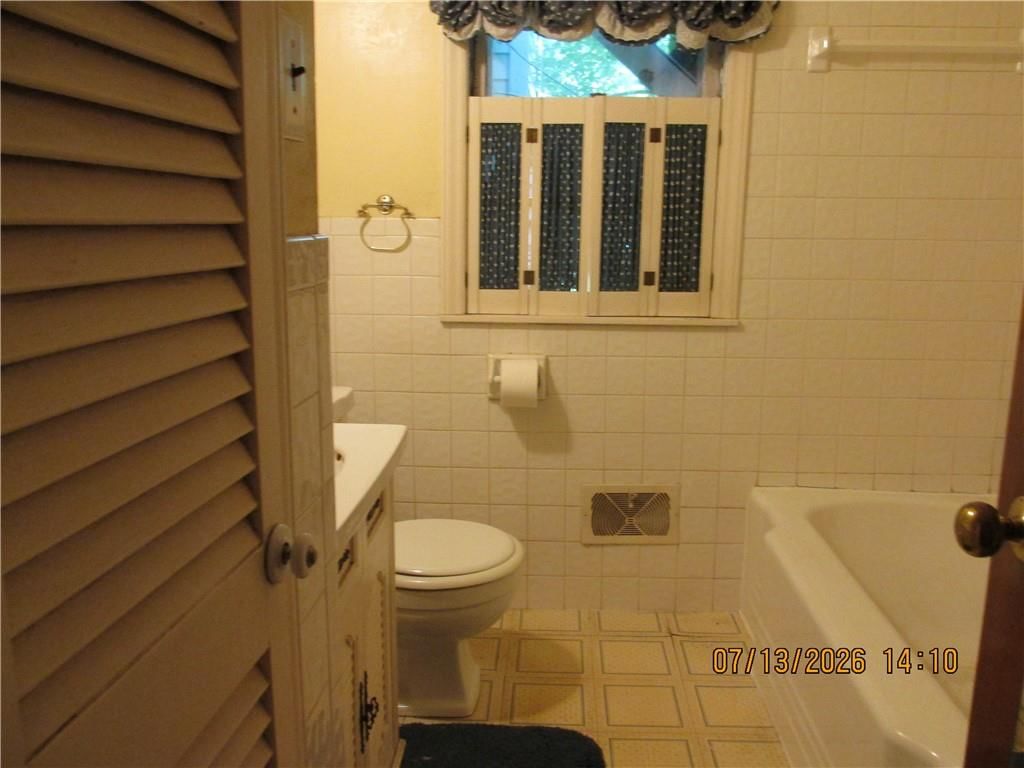 8009 Hunter Street — photo 34