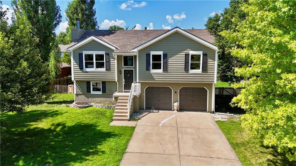 33124 W 87th Terrace — photo 2