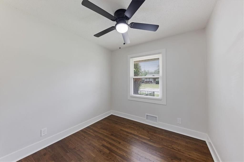4015 Lawn Avenue — photo 10