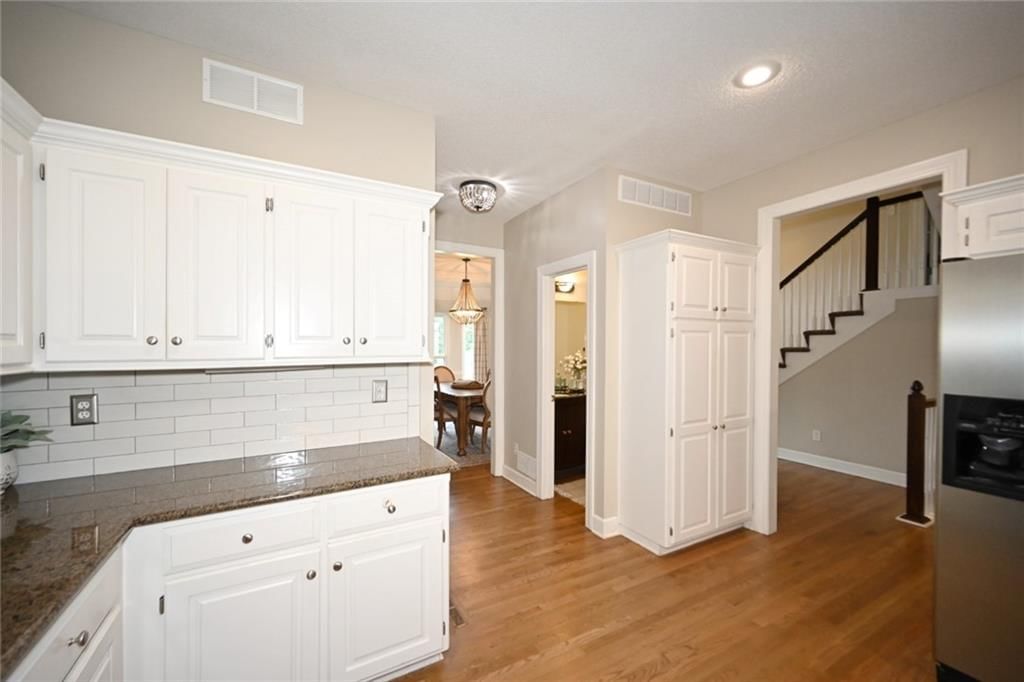 5348 Kenton Street — photo 8