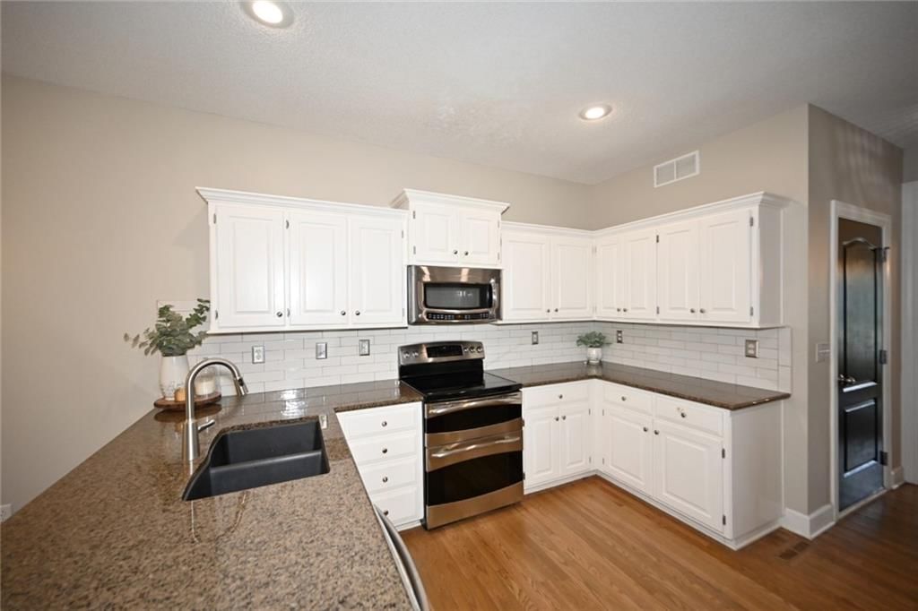 5348 Kenton Street — photo 10