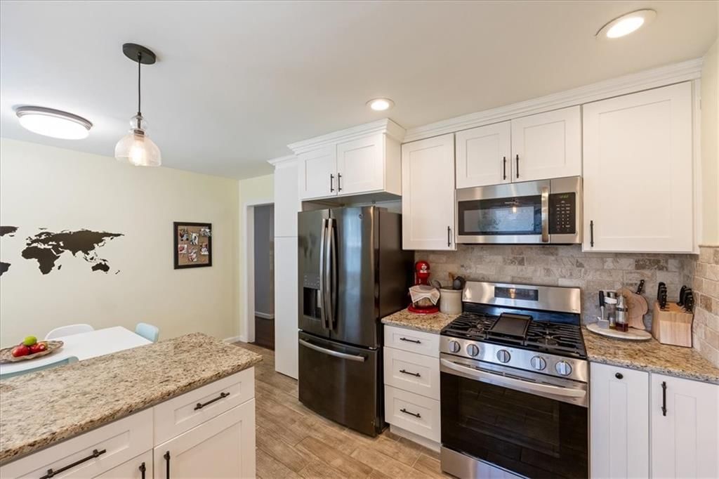 6231 Glenwood Street — photo 10