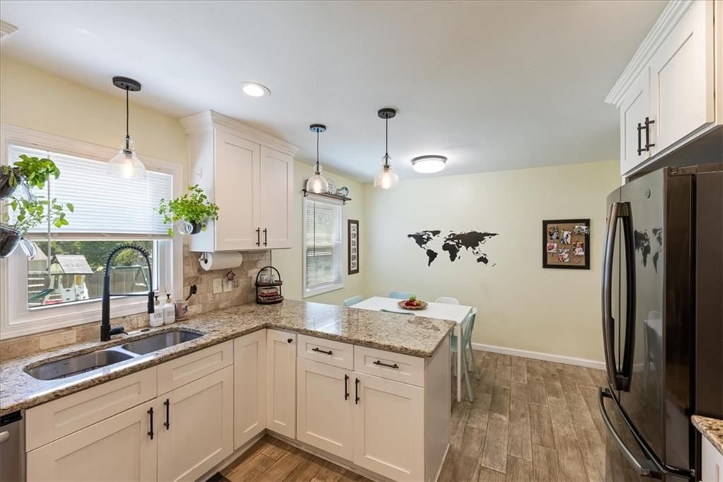 6231 Glenwood Street — photo 11