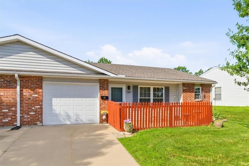 7845 Freeman Avenue — photo 2