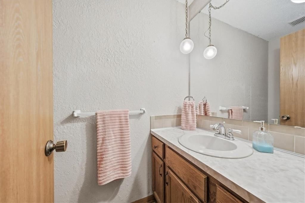 7845 Freeman Avenue — photo 18